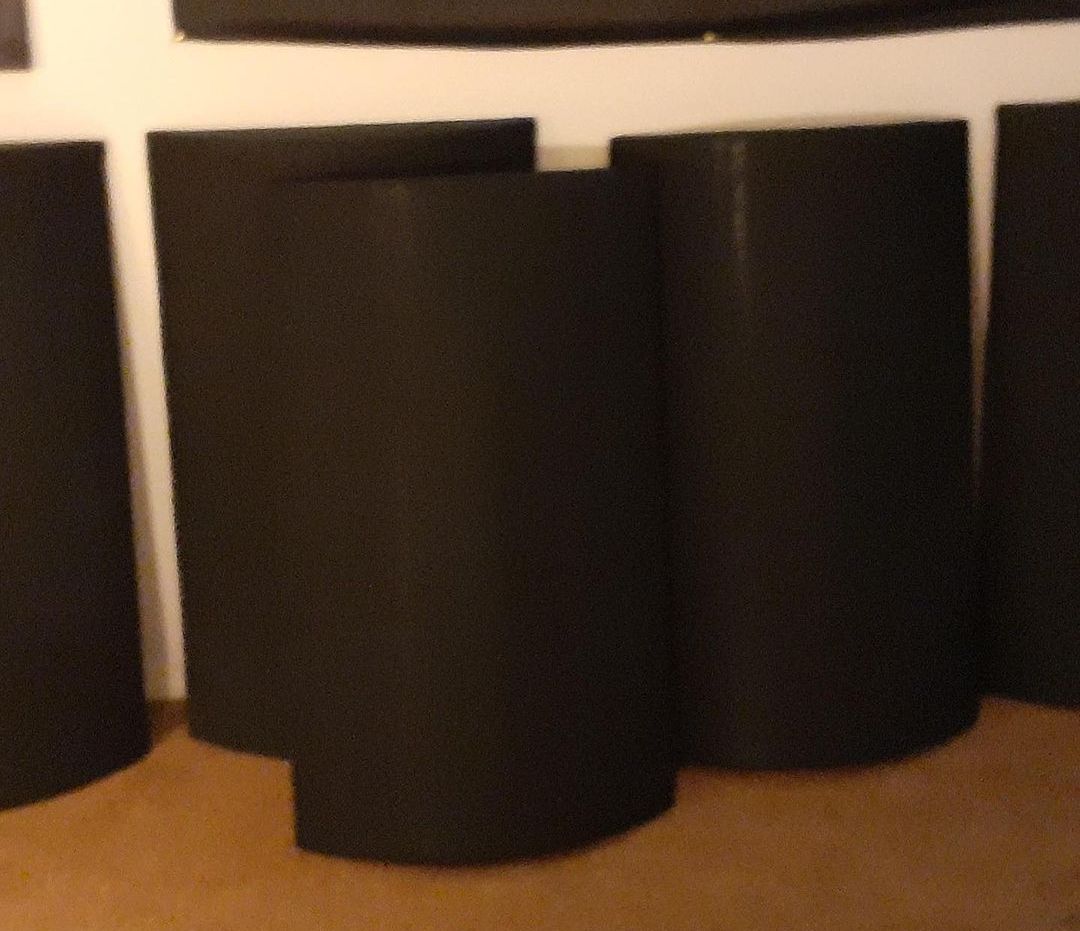 Semi-cylindrical absorber-diffusers